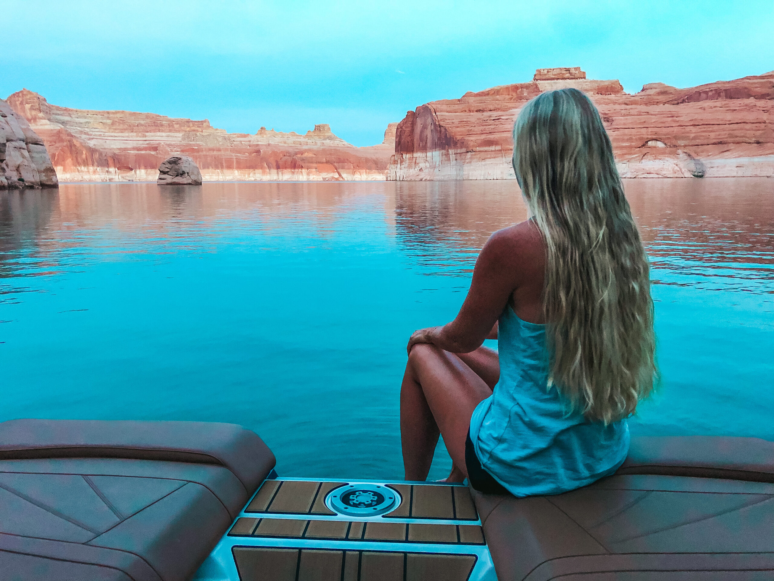 Lake Powell: A Houseboat Adventure Through Red Rock Canyons